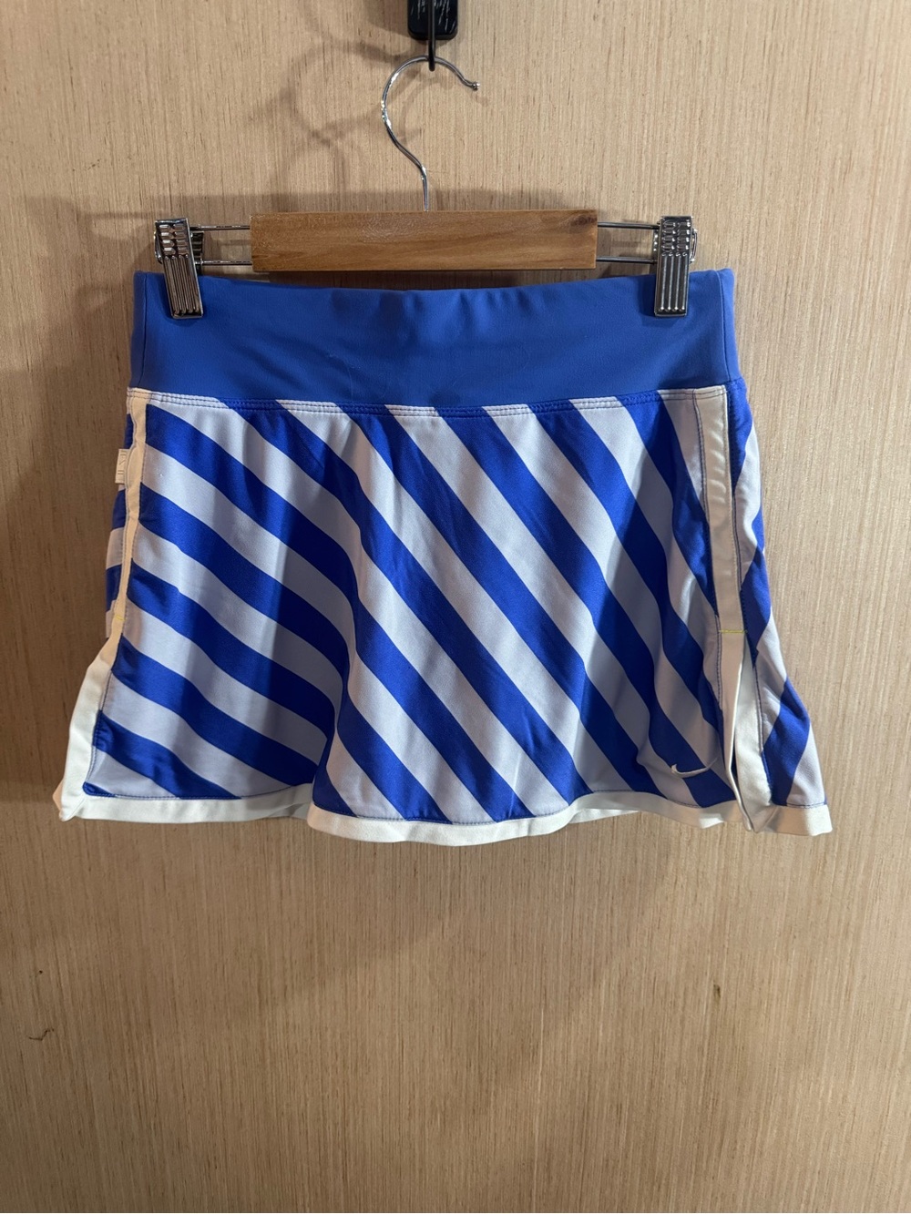 Women’s Nike Blue and White Diagonal Stripe Athletic Skort Size XS